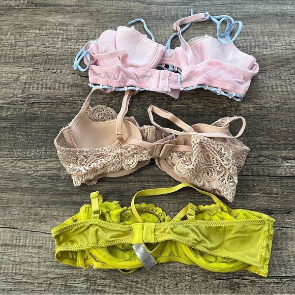 Victoria’s Secret Bras Size 34B - Picture 3 of 6